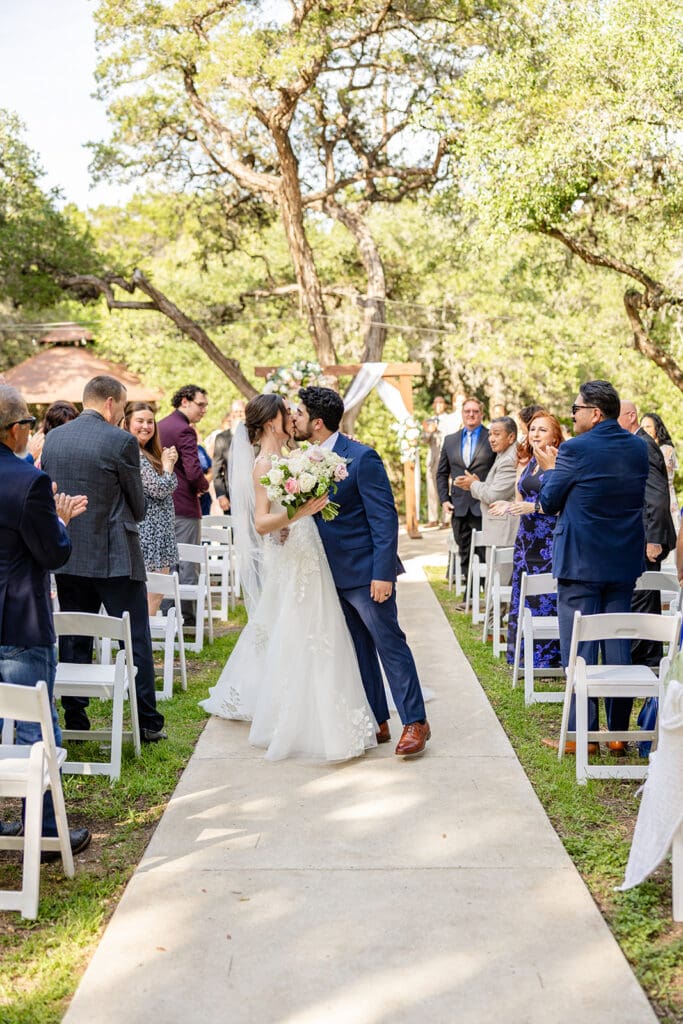 Real Wedding at Scenic Spring Wedding Venue in San Antonio